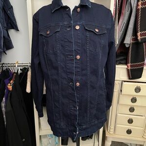 LuLaRoe Jean Jacket women
Dark blue with copper penny color buttons.

SOLD❤️